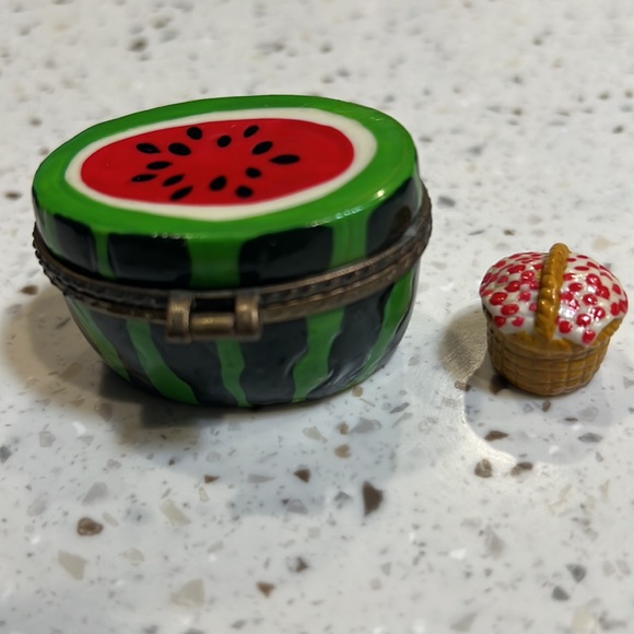 Watermelon hinged trinket box with picnic basket inside - Picture 9 of 12